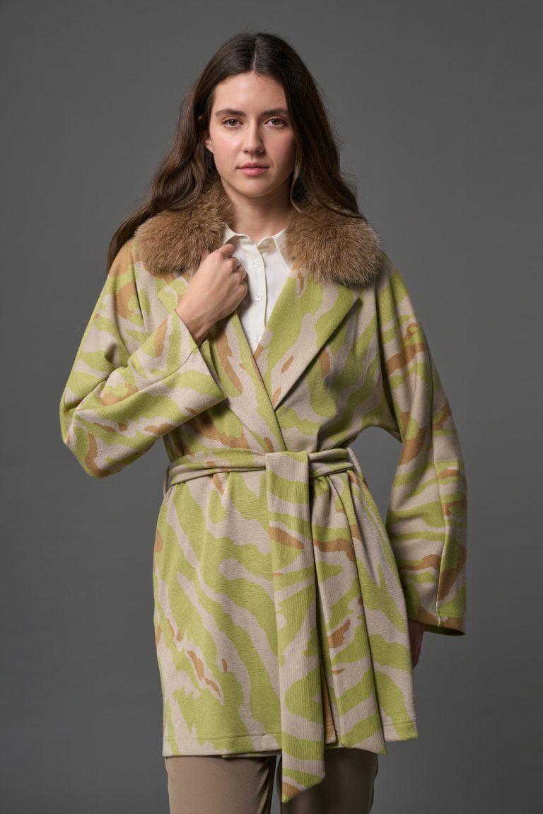 Mizalle Kürk Yakalı Yeşil Desenli Midi Boy Hırka - Mizalle