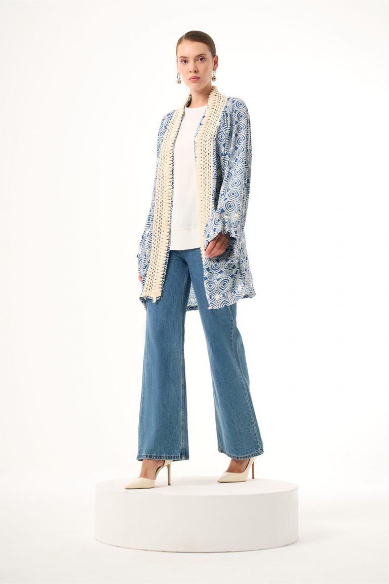 Mizalle Dantel Yaka Mavi Geometrik Desenli Kimono - Mizalle