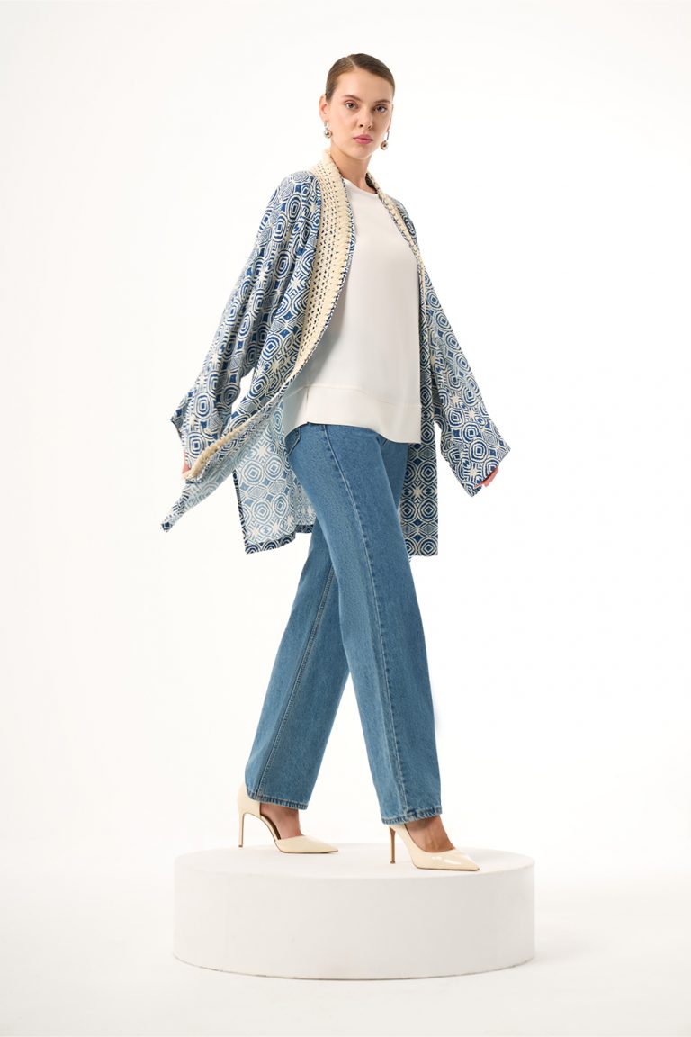 Mizalle Dantel Yaka Mavi Geometrik Desenli Kimono - Mizalle