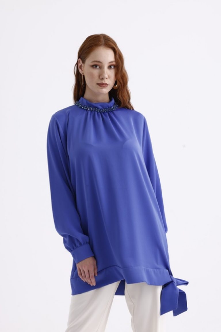 Mizalle Yakası Taş Detaylı Bağlamalı Saks Mavisi Tunik - Mizalle