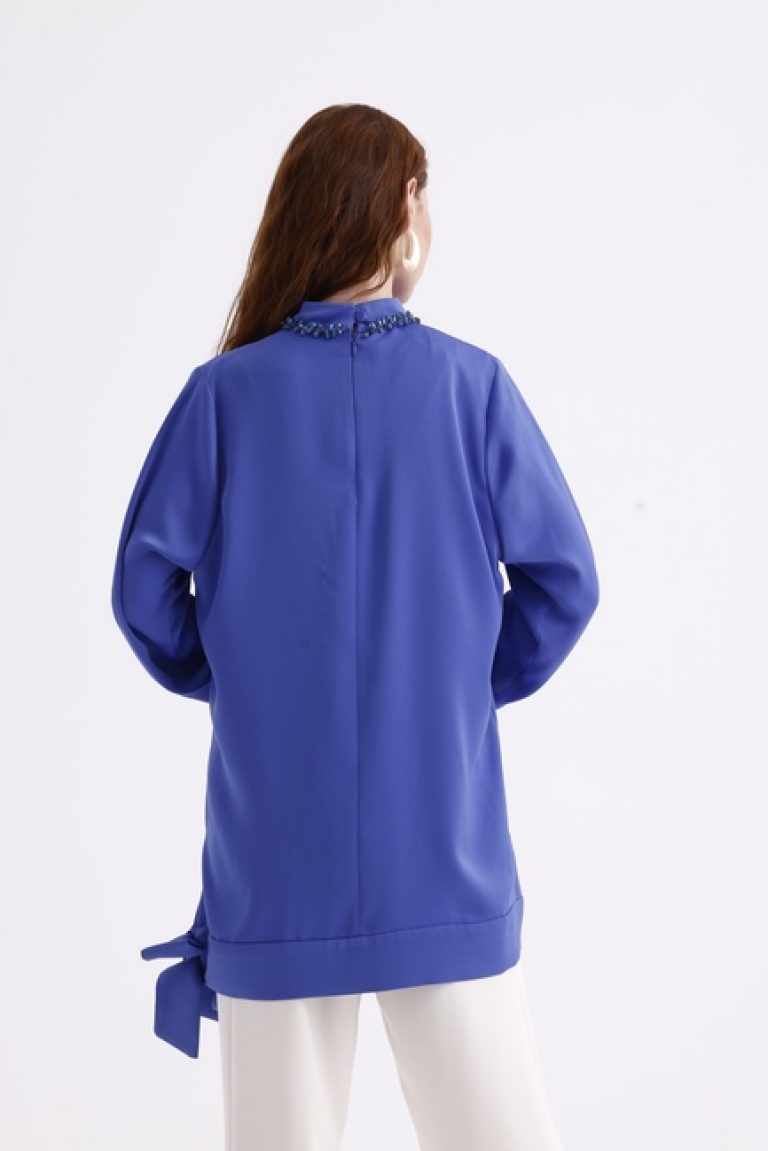 Mizalle Yakası Taş Detaylı Bağlamalı Saks Mavisi Tunik - Mizalle