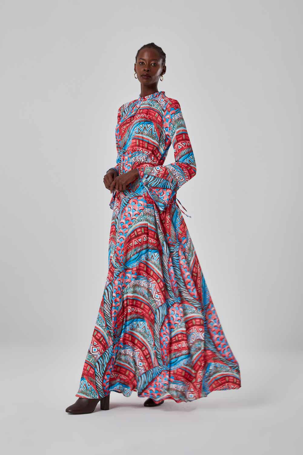 Mizalle Mavi Kırmızı Desenli Kolları Volanlı Maksi Evaze Elbise - Mizalle