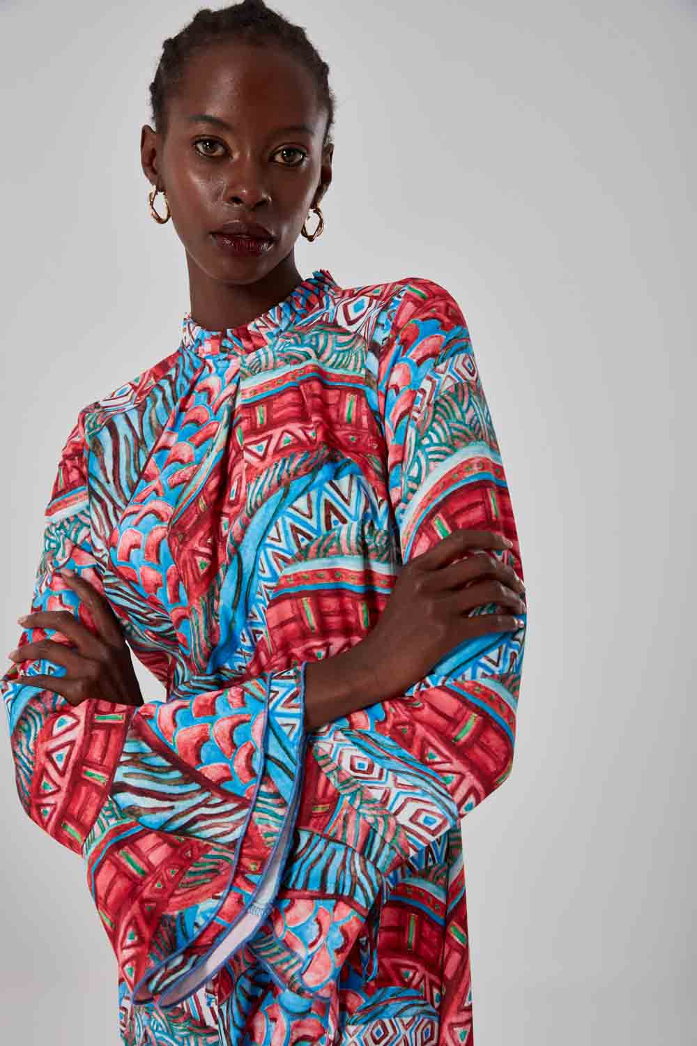 Mizalle Mavi Kırmızı Desenli Kolları Volanlı Maksi Evaze Elbise - 2