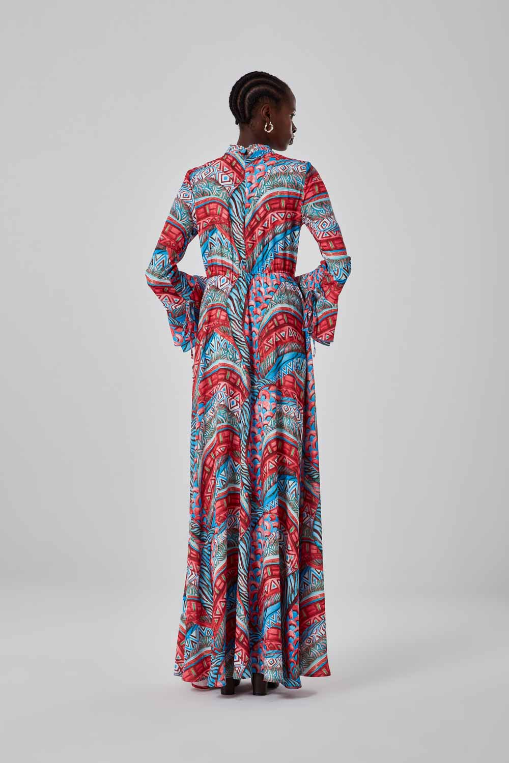 Mizalle Mavi Kırmızı Desenli Kolları Volanlı Maksi Evaze Elbise - Mizalle