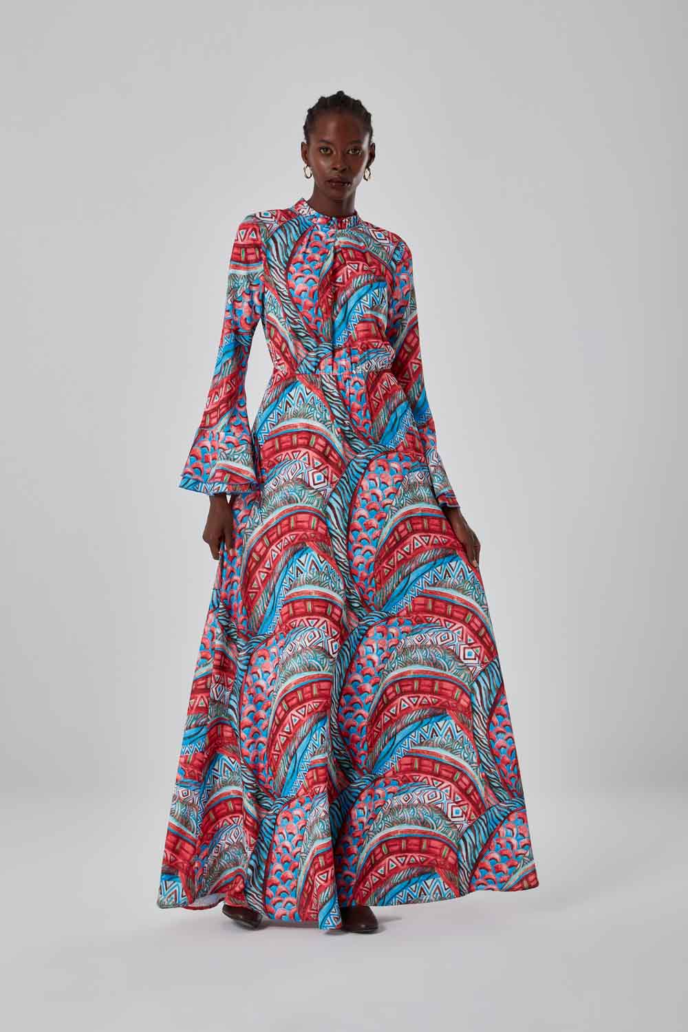 Mizalle Mavi Kırmızı Desenli Kolları Volanlı Maksi Evaze Elbise - 4