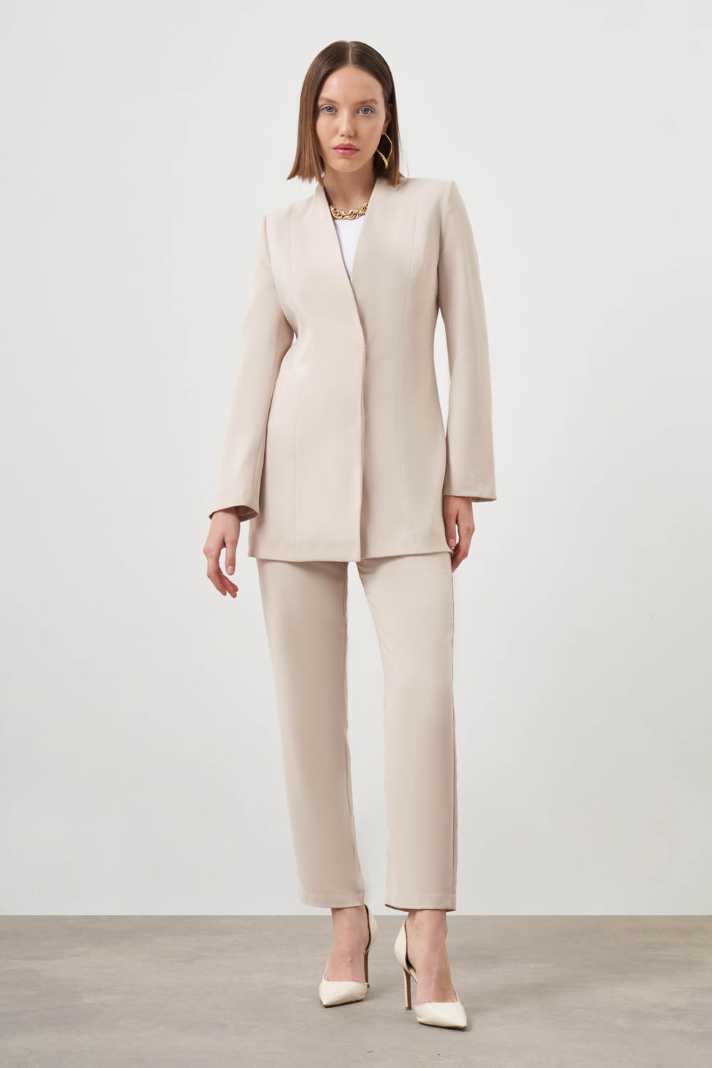 Mizalle Premium Krep Yakasız Klasik Bej Rengi Ceket - 2