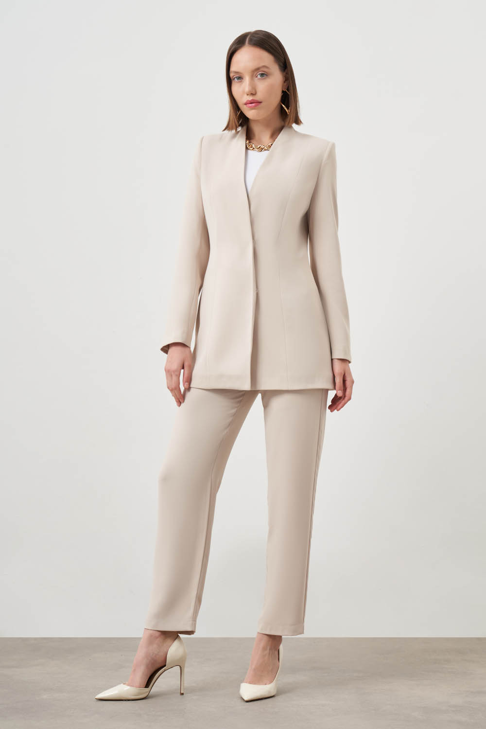 Mizalle Premium Krep Yakasız Klasik Bej Rengi Ceket - 3