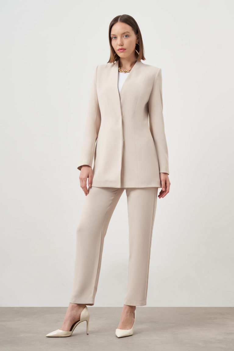 Mizalle Premium Krep Yakasız Klasik Bej Rengi Ceket - Mizalle