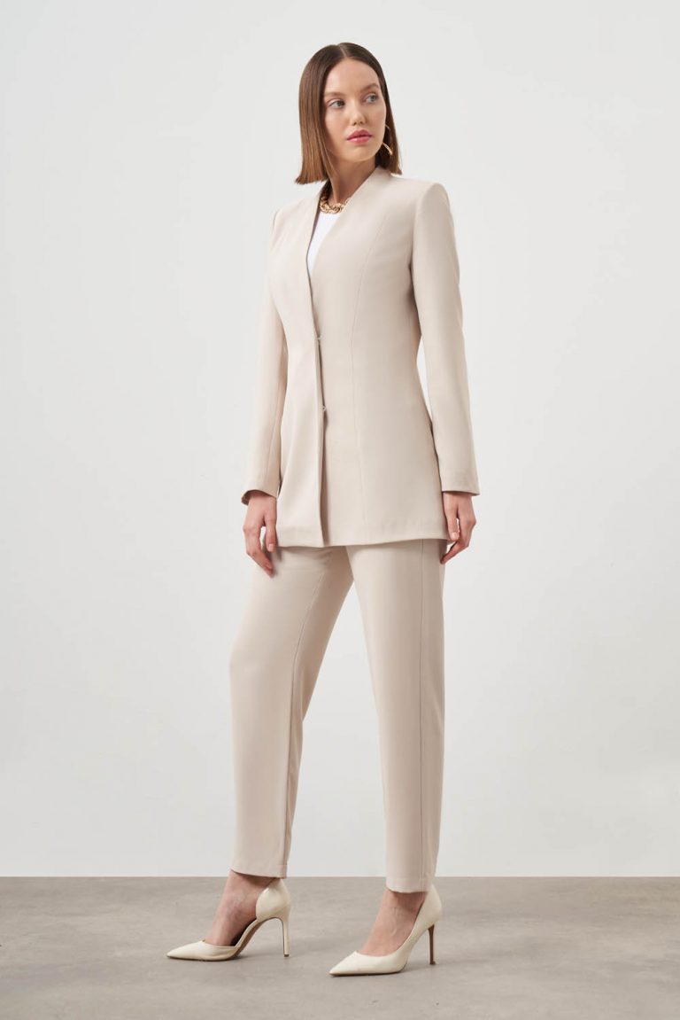 Mizalle Premium Krep Yakasız Klasik Bej Rengi Ceket - Mizalle