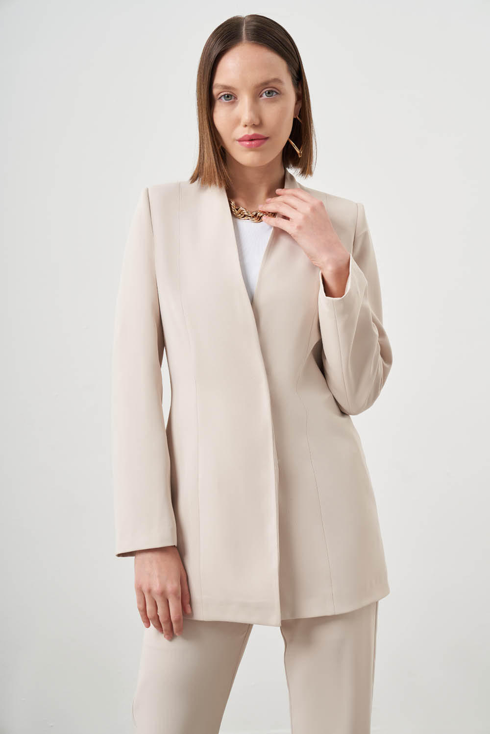 Mizalle Premium Krep Yakasız Klasik Bej Rengi Ceket - 5