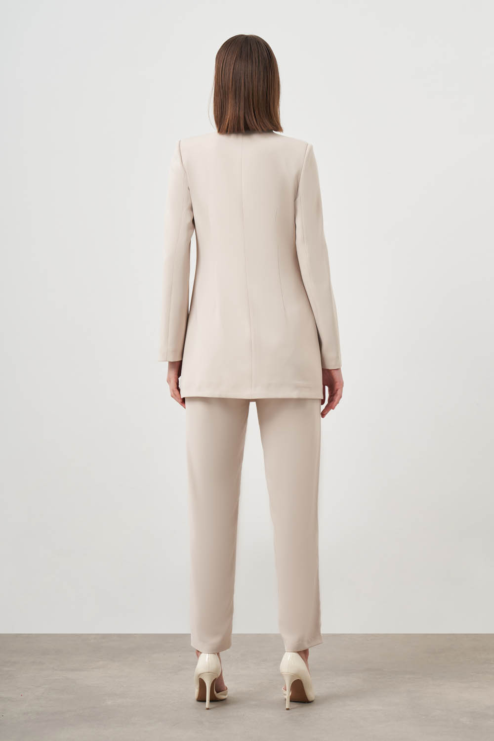 Mizalle Premium Krep Yakasız Klasik Bej Rengi Ceket - 7