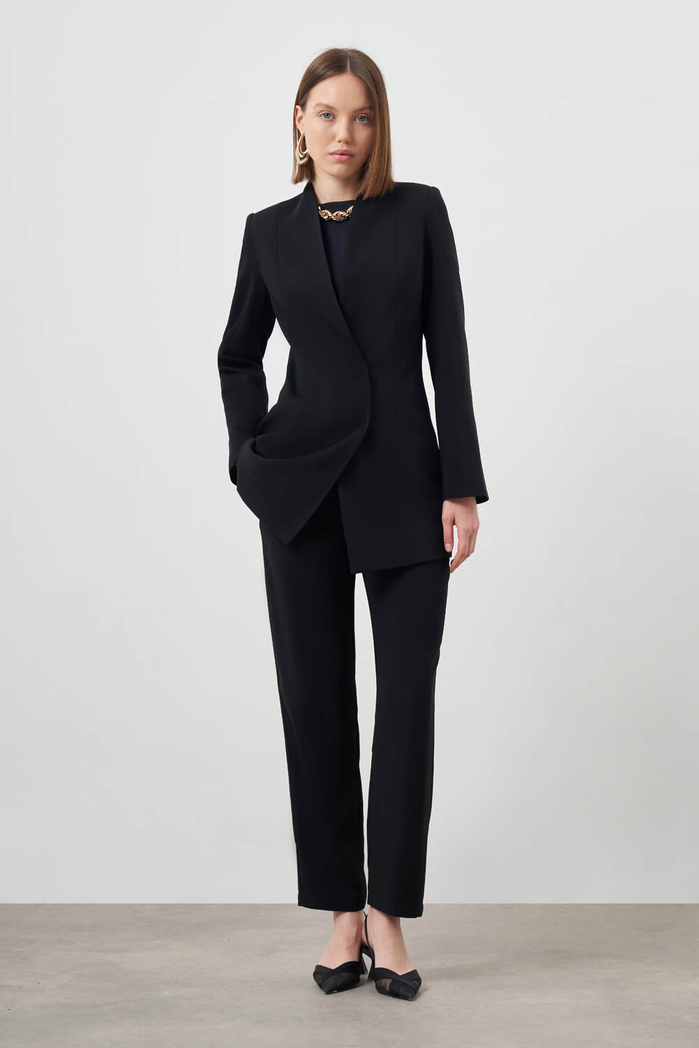 Mizalle Premium Krep Yakasız Klasik Siyah Ceket - Mizalle
