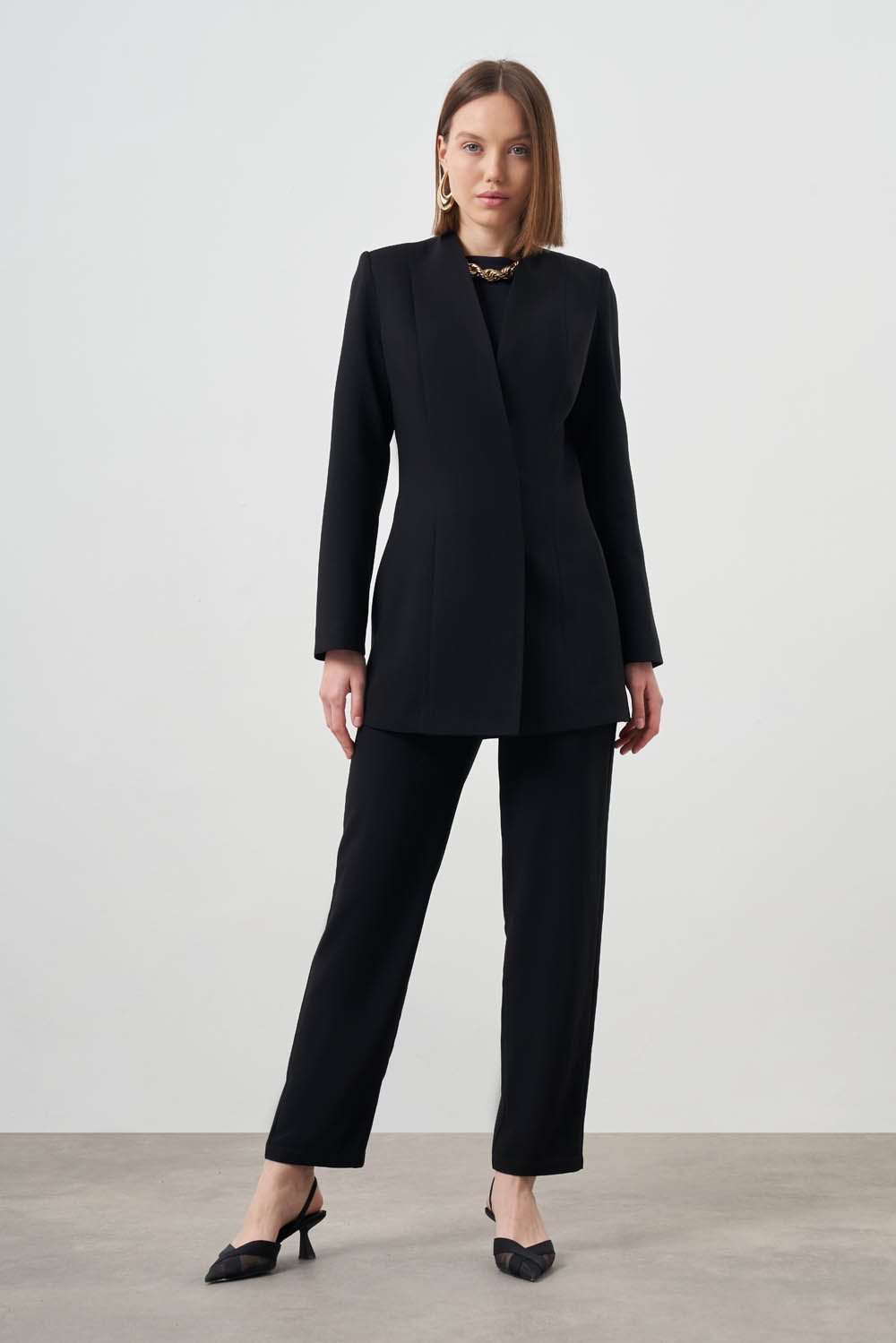 Mizalle Premium Krep Yakasız Klasik Siyah Ceket - Mizalle