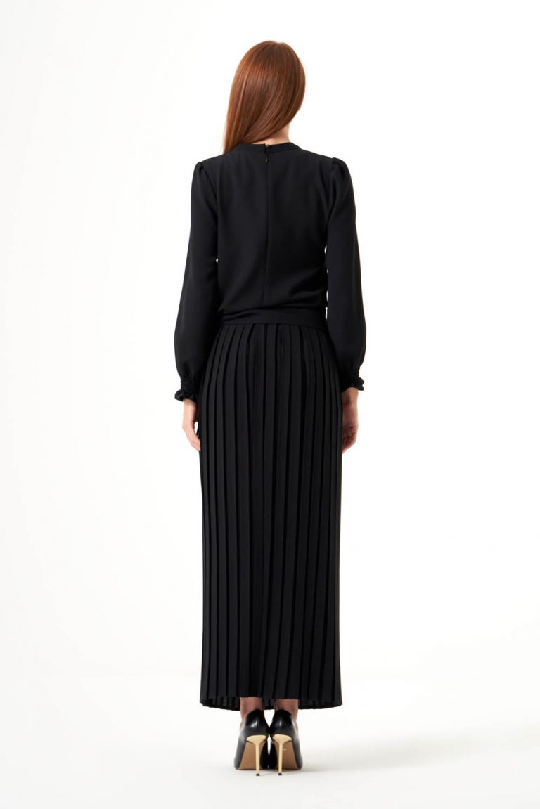 Mizalle Siyah Krep Yandan Bağlı Broş Detaylı Bluz - Mizalle