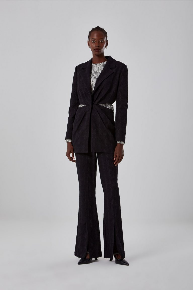 Mizalle Jakar Dokulu Cut Out Detaylı Siyah Ceket - Mizalle