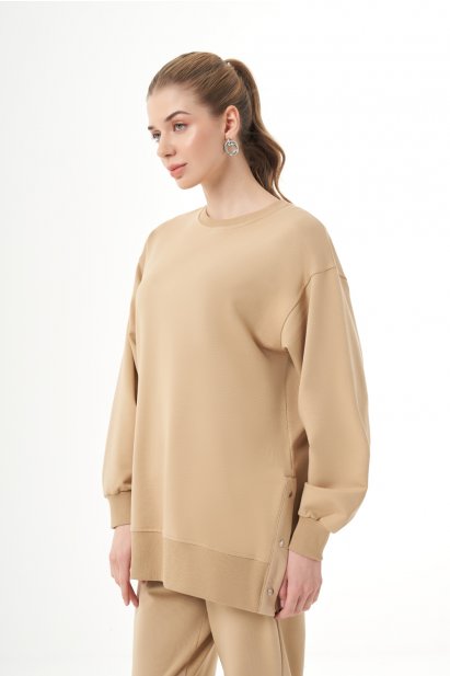 Mizalle Yanları Çıtçıtlı Yuvarlak Yaka Bej Rengi Sweatshirt - Mizalle