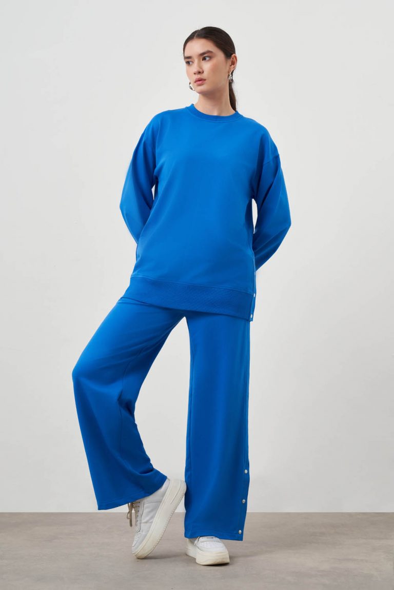 Mizalle Yanları Çıtçıtlı Yuvarlak Yaka Mavi Sweatshirt - Mizalle