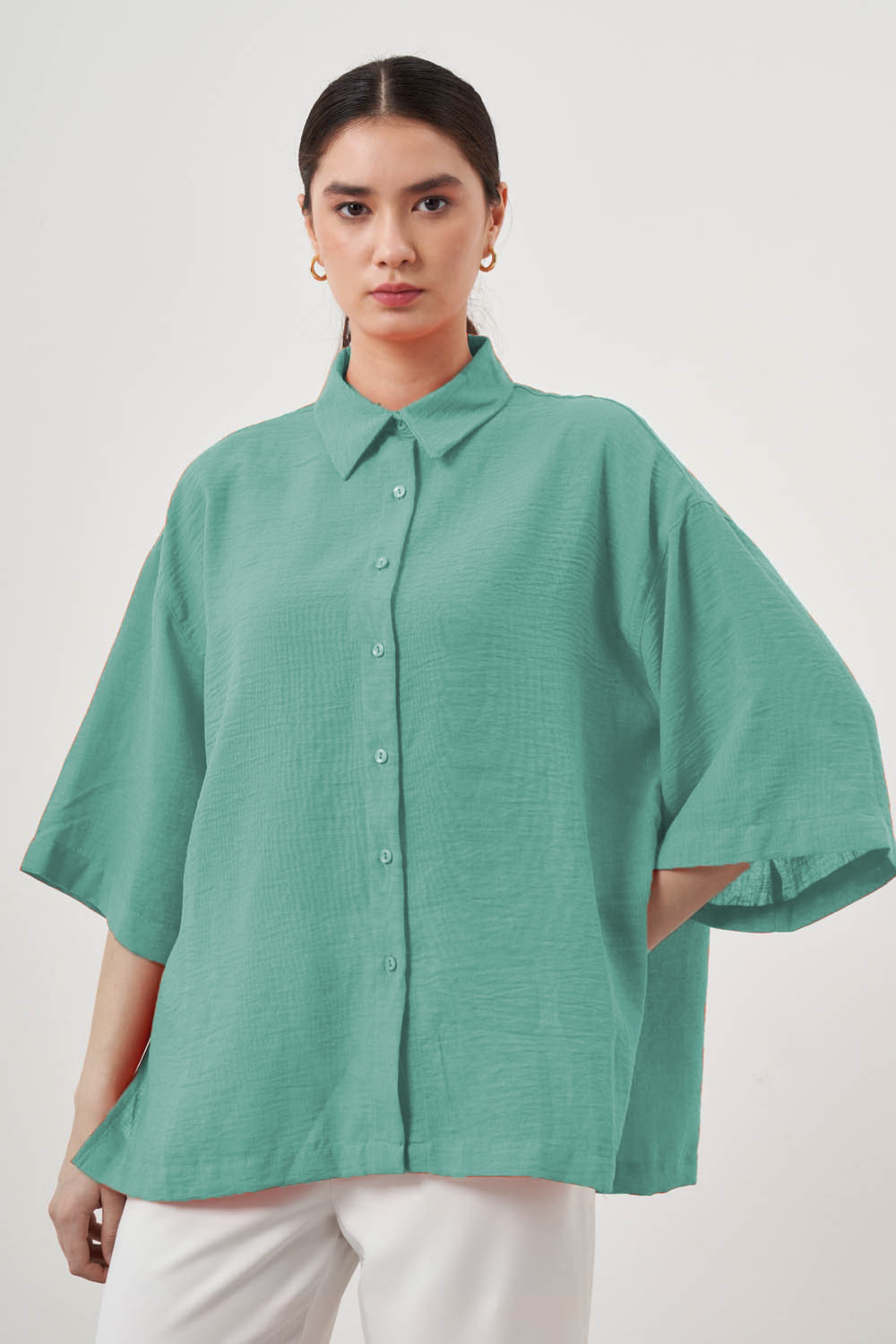 Mizalle Keten Dokulu Yırtmaçlı Oversize Yeşil Gömlek