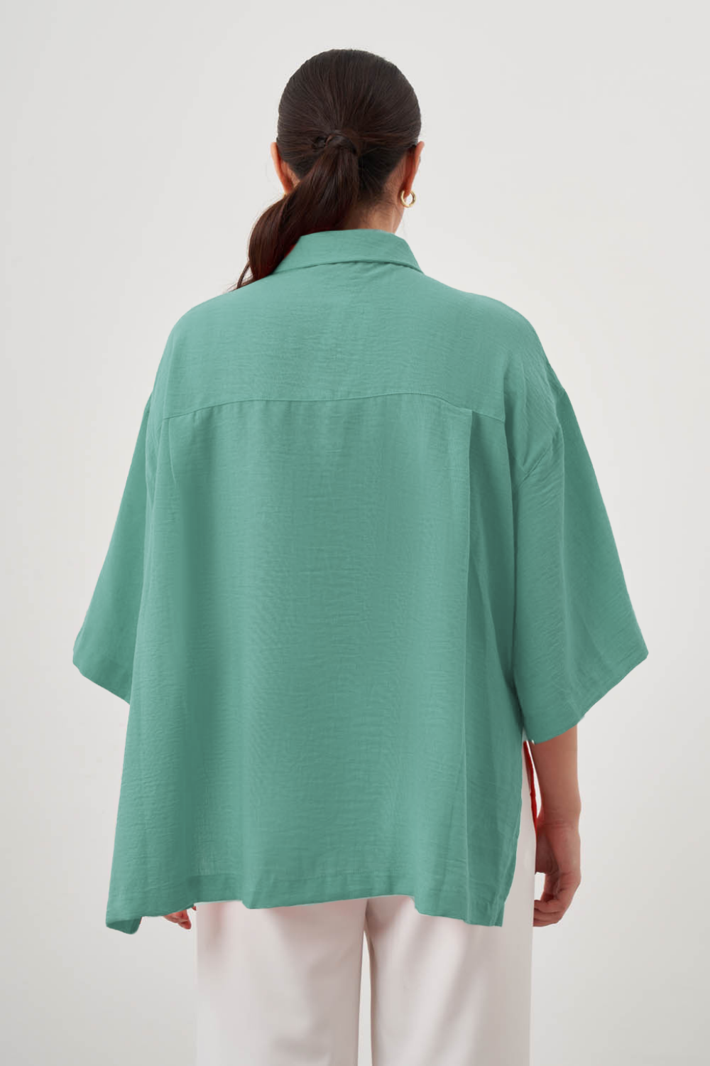 Mizalle Keten Dokulu Yırtmaçlı Oversize Yeşil Gömlek