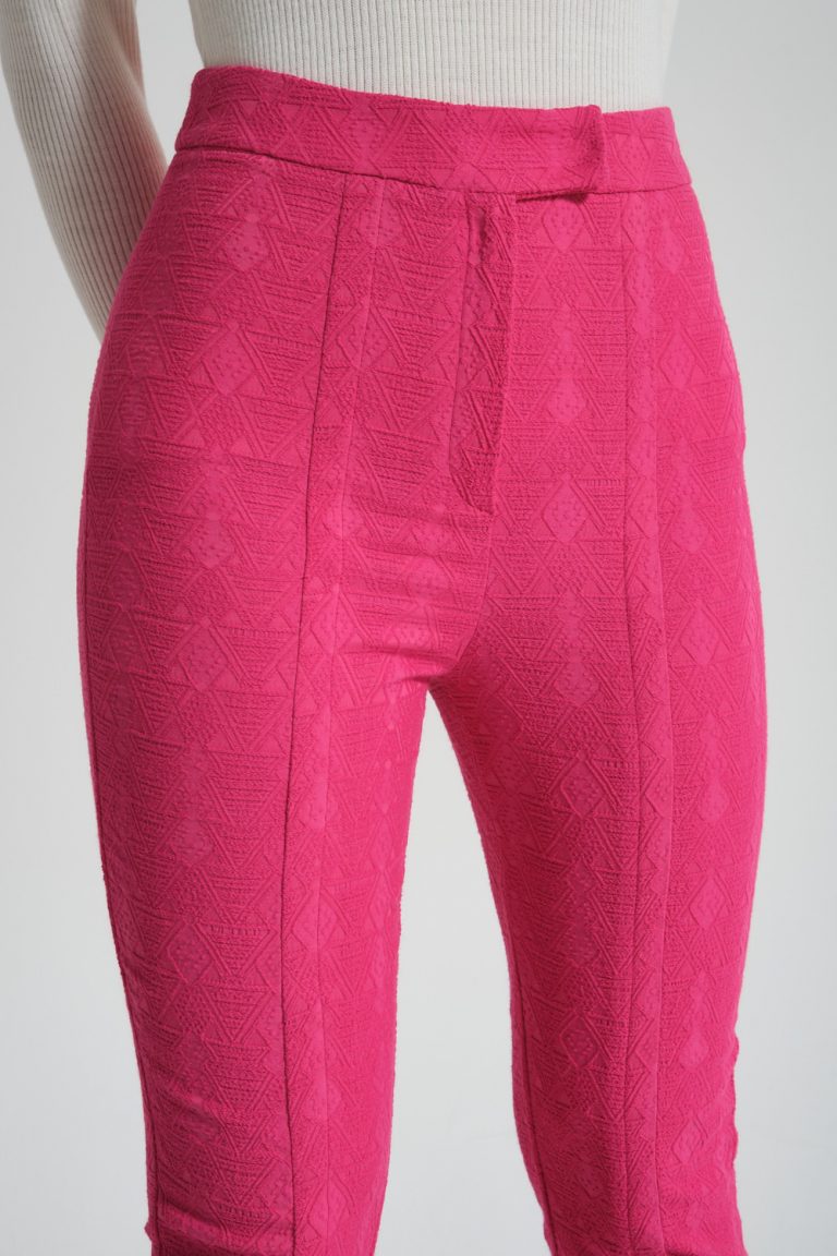 Mizalle Yırtmaç Detaylı Fuşya Jakarlı Pantolon - Mizalle