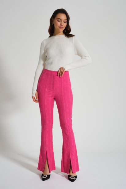 Mizalle Yırtmaç Detaylı Fuşya Jakarlı Pantolon - Mizalle