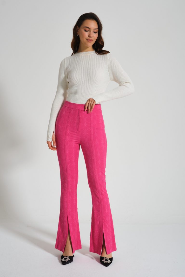 Mizalle Yırtmaç Detaylı Fuşya Jakarlı Pantolon - Mizalle