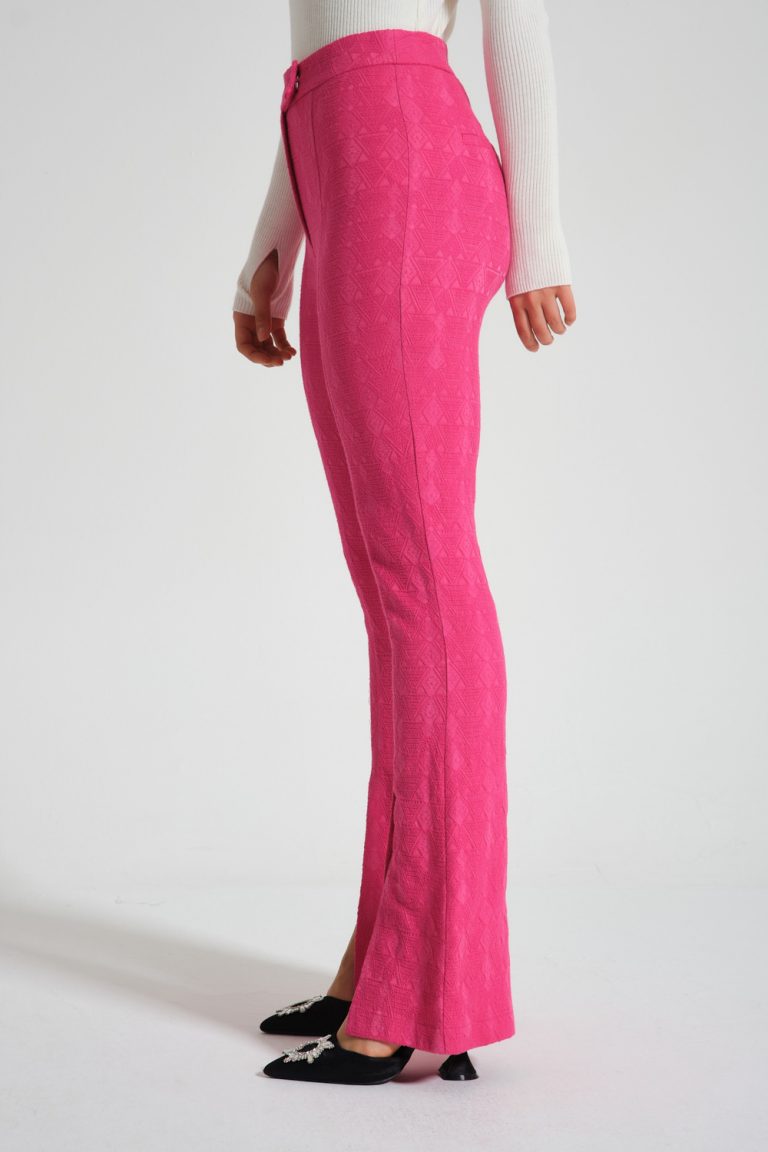 Mizalle Yırtmaç Detaylı Fuşya Jakarlı Pantolon - Mizalle
