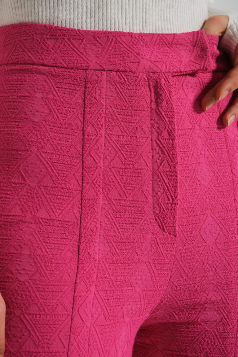 Mizalle Yırtmaç Detaylı Fuşya Jakarlı Pantolon - Mizalle