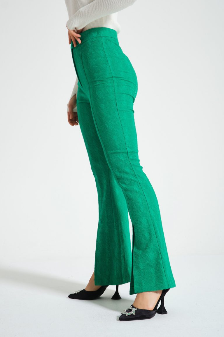 Mizalle Yırtmaç Detaylı Yeşil Jakarlı Pantolon - Mizalle