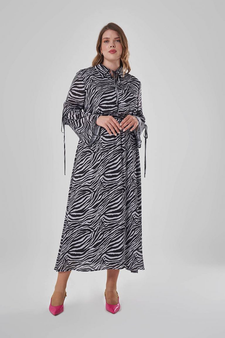 Mizalle Zebra Desenli Kol ve Yaka Bağcık Detaylı Büyük Beden Elbise - Mizalle